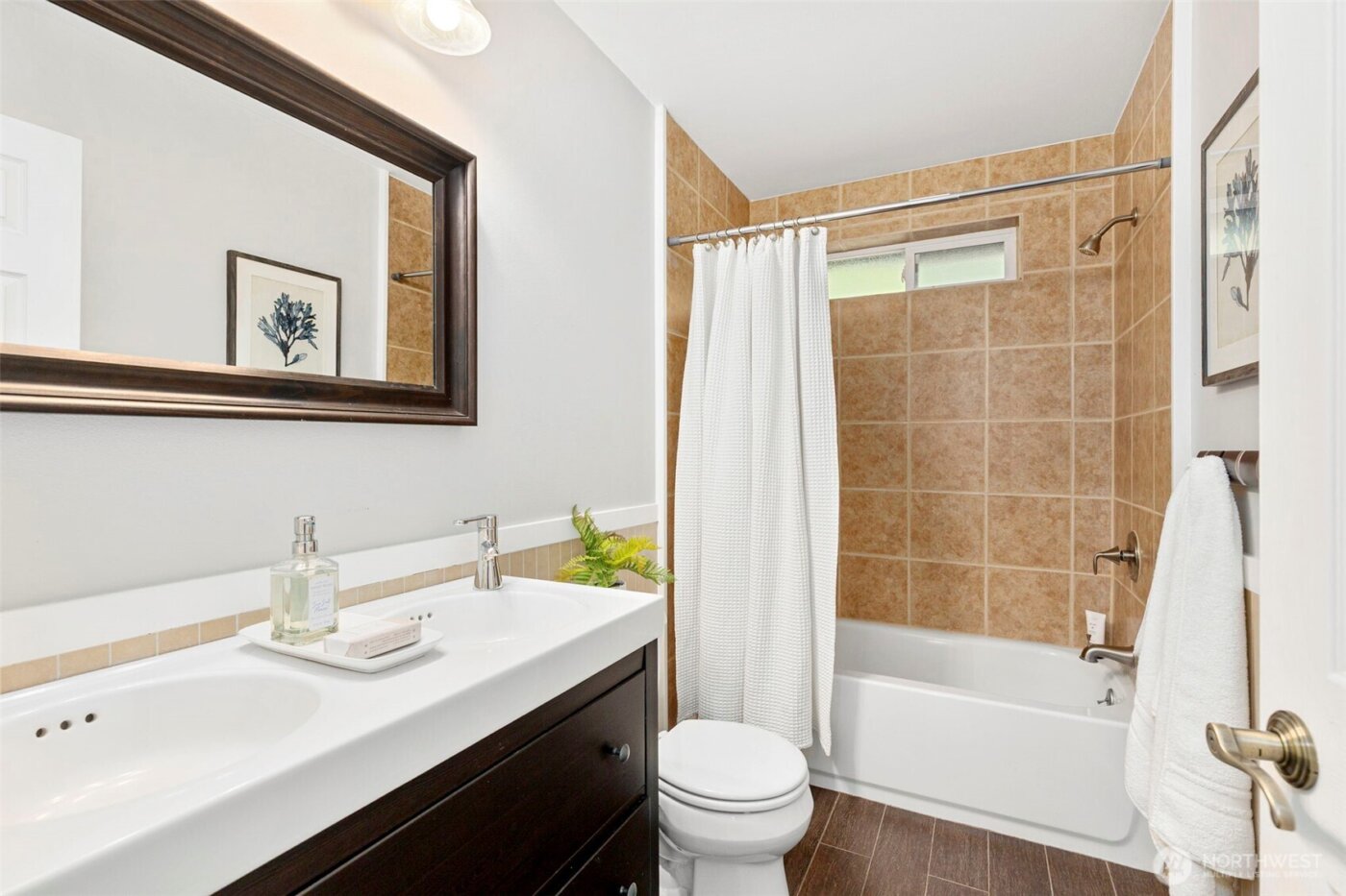 8757 NE Rosario Place , Bainbridge Island, WA 98110