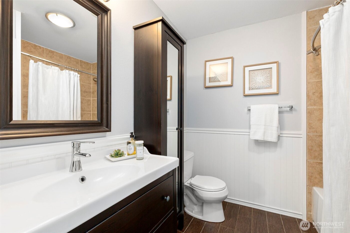 8757 NE Rosario Place , Bainbridge Island, WA 98110