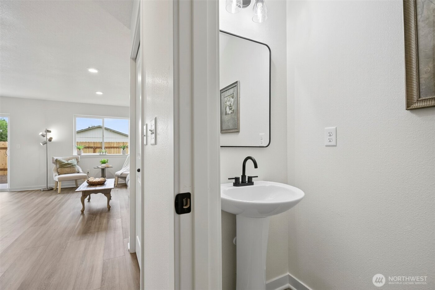 705 S 9th Avenue , Kelso, WA 98632