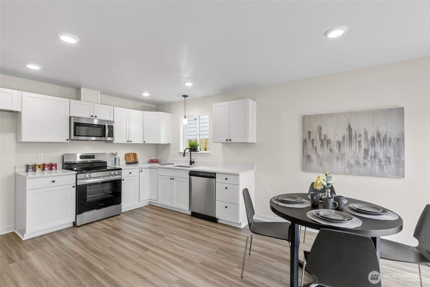 705 S 9th Avenue , Kelso, WA 98632