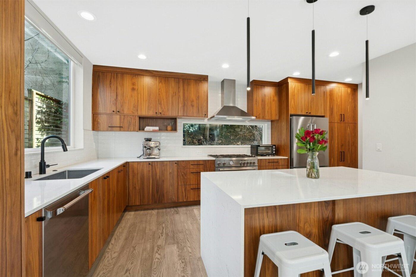 916 B 14th Avenue , Seattle, WA 98122