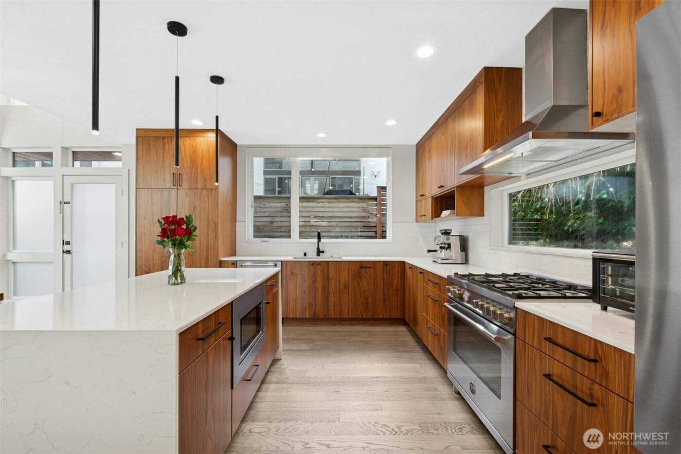 916 B 14th Avenue , Seattle, WA 98122