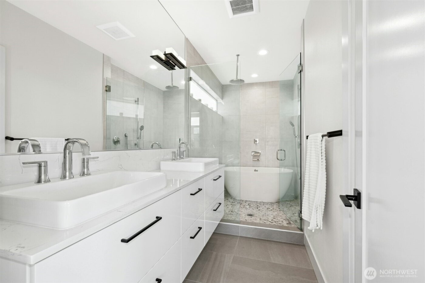 916 B 14th Avenue , Seattle, WA 98122