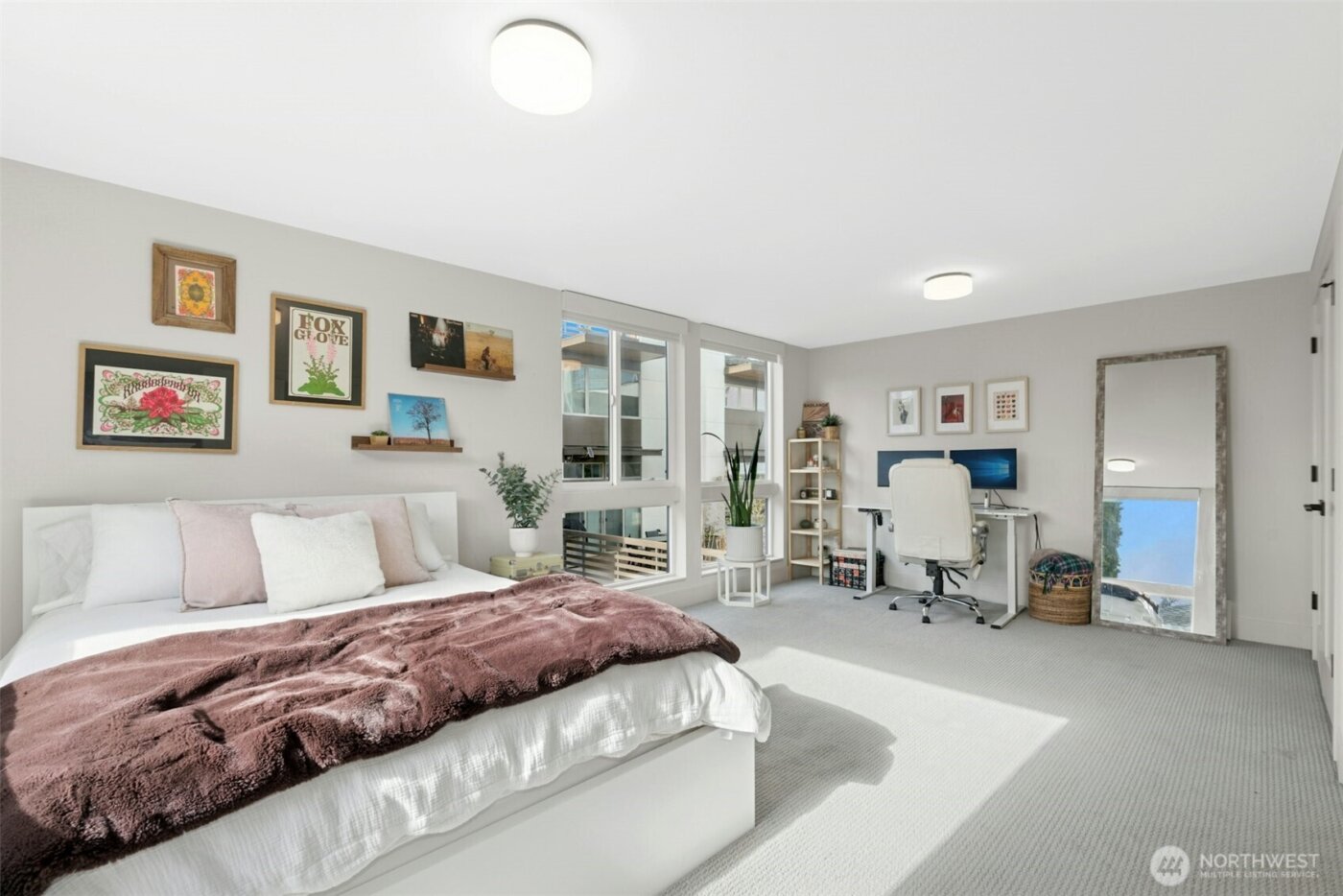 916 B 14th Avenue , Seattle, WA 98122