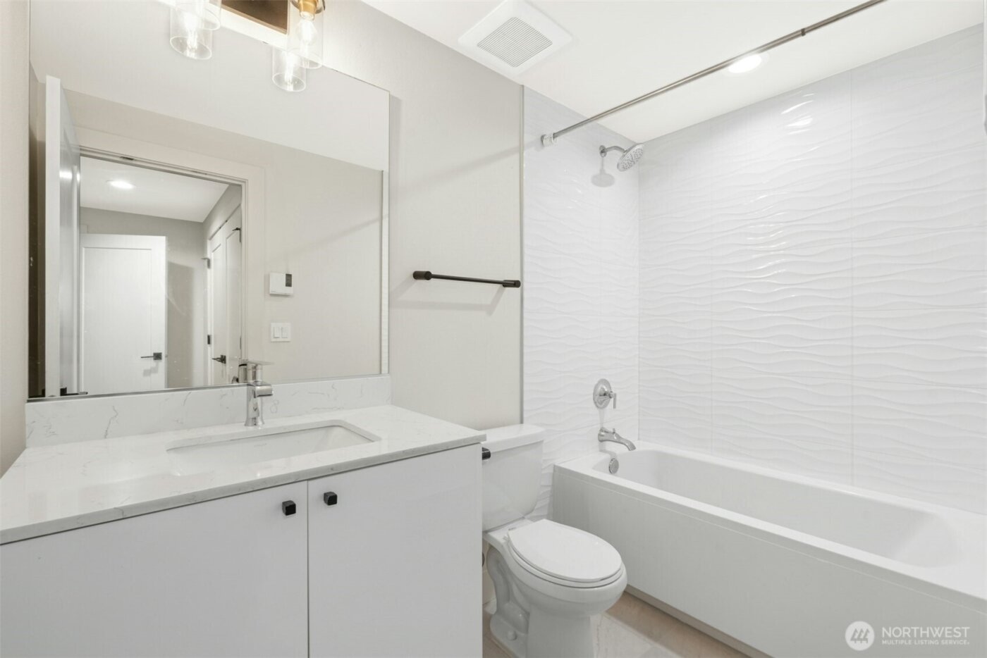 916 B 14th Avenue , Seattle, WA 98122