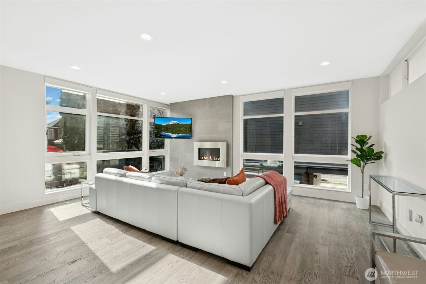 916 B 14th Avenue , Seattle, WA 98122