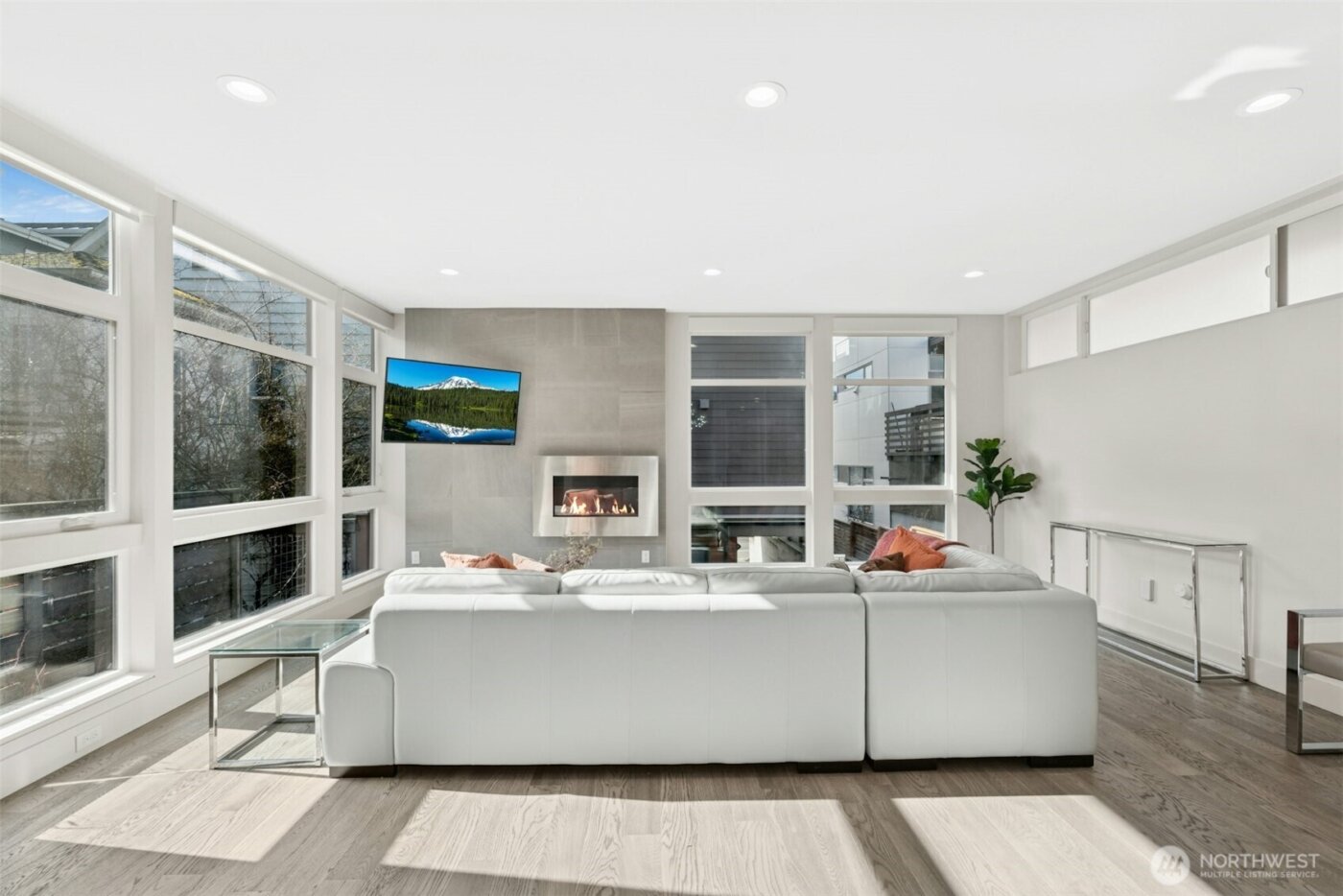 916 B 14th Avenue , Seattle, WA 98122