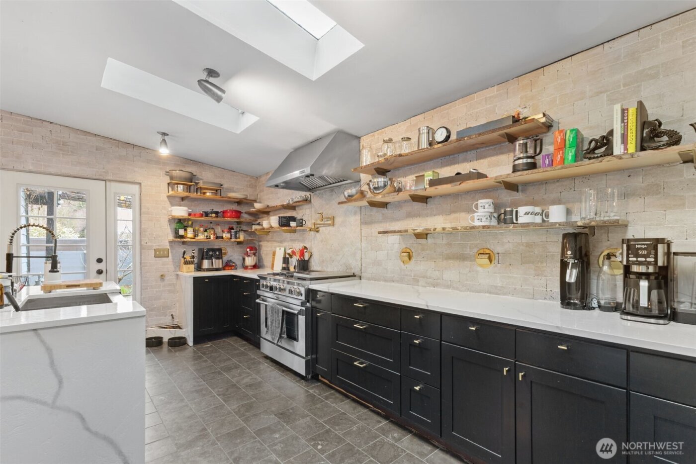 1053 S Southern Street , Seattle, WA 98108