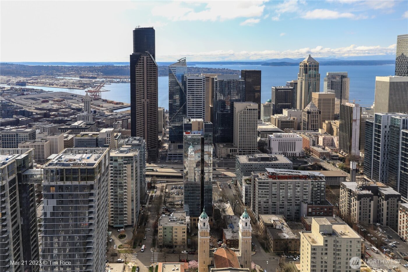 800 Columbia Street #1807, Seattle, WA 98104
