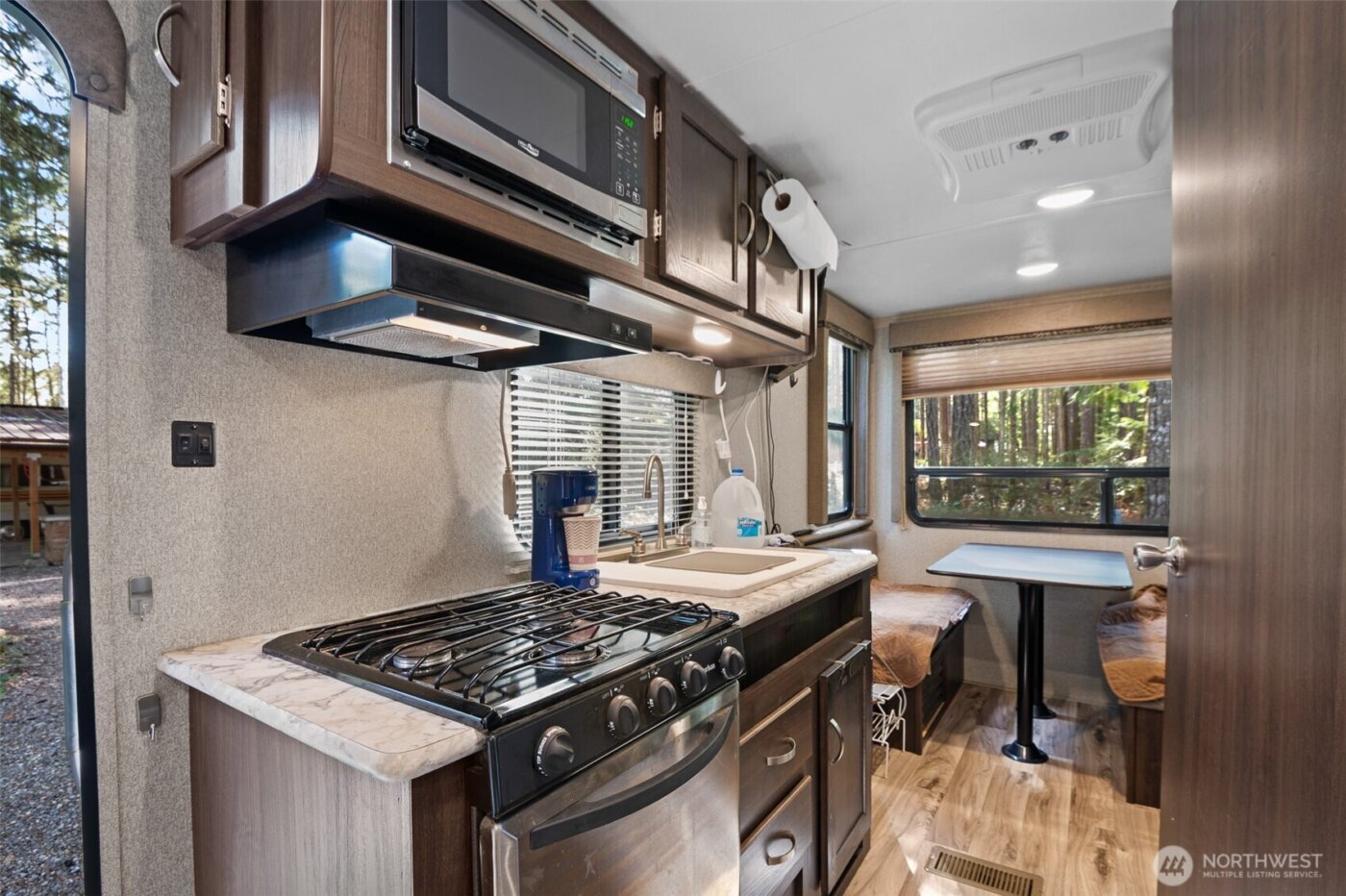 31 N Brook Lane , Hoodsport, WA 98548