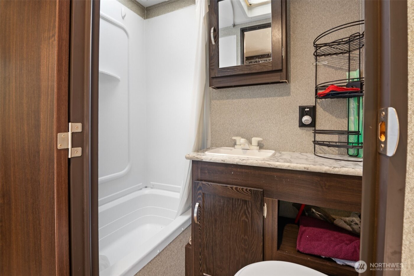 31 N Brook Lane , Hoodsport, WA 98548