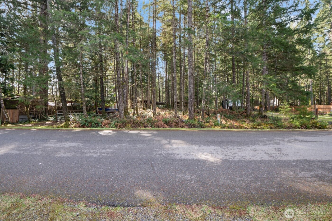 31 N Brook Lane , Hoodsport, WA 98548