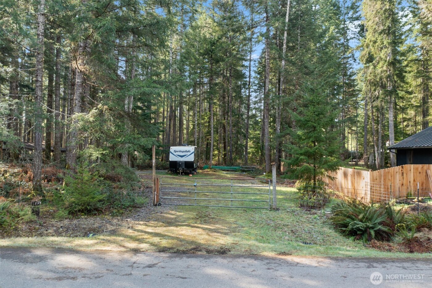 31 N Brook Lane , Hoodsport, WA 98548