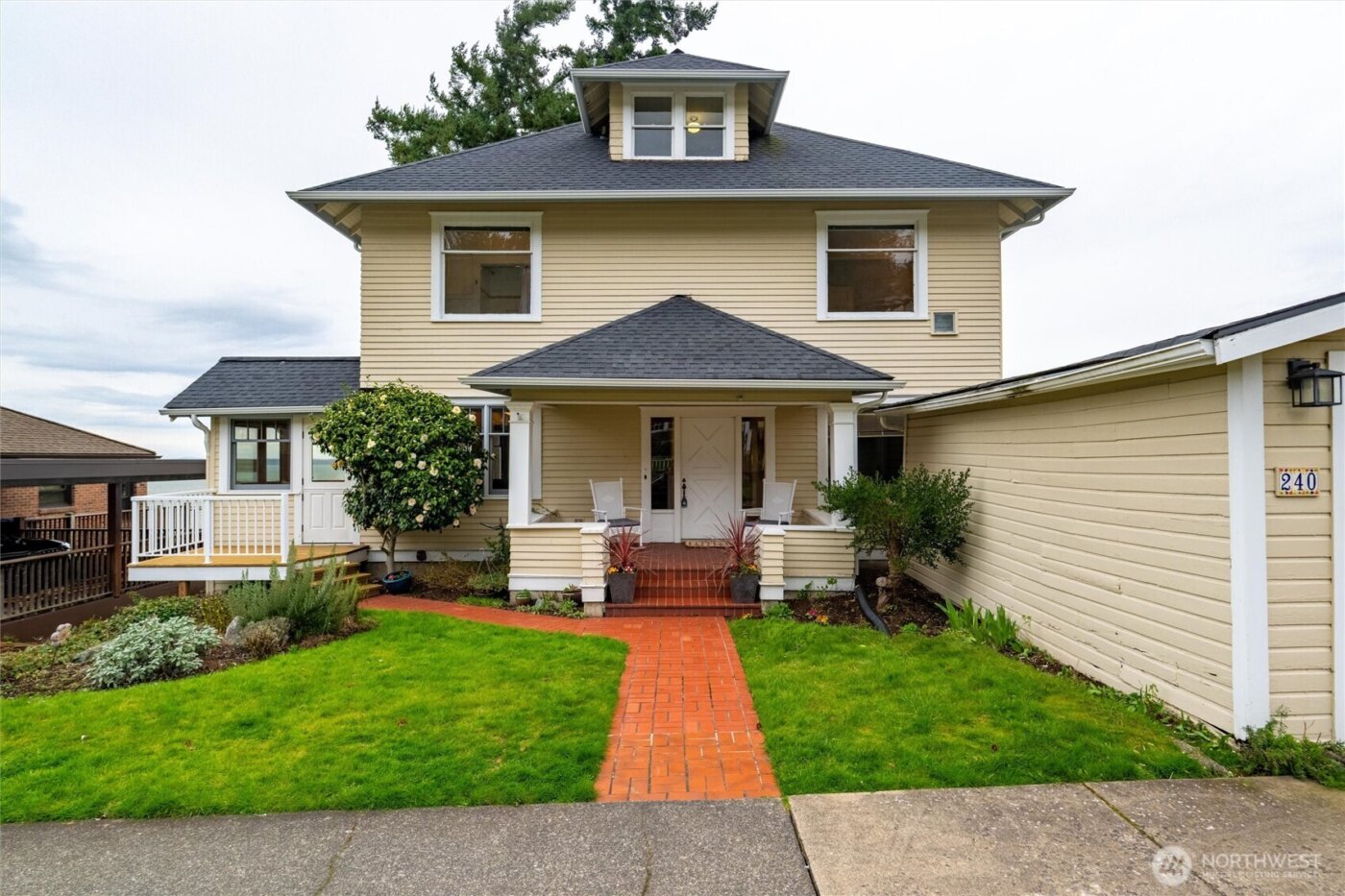 240 S Forest Street , Bellingham, WA 98225-5812