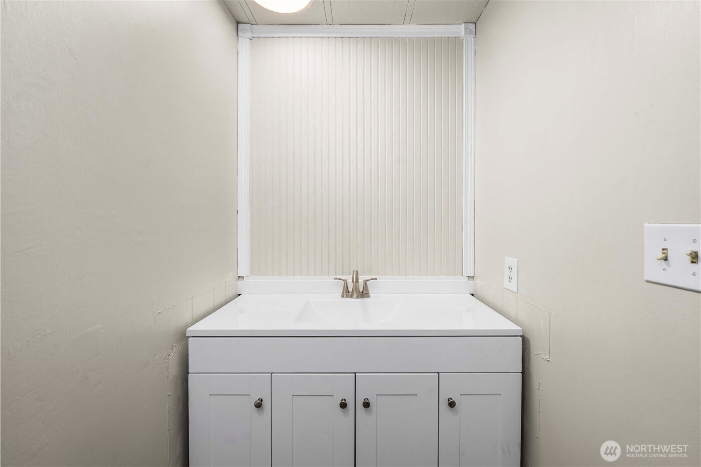 733 Tipsoo Loop S, Rainier, WA 98576