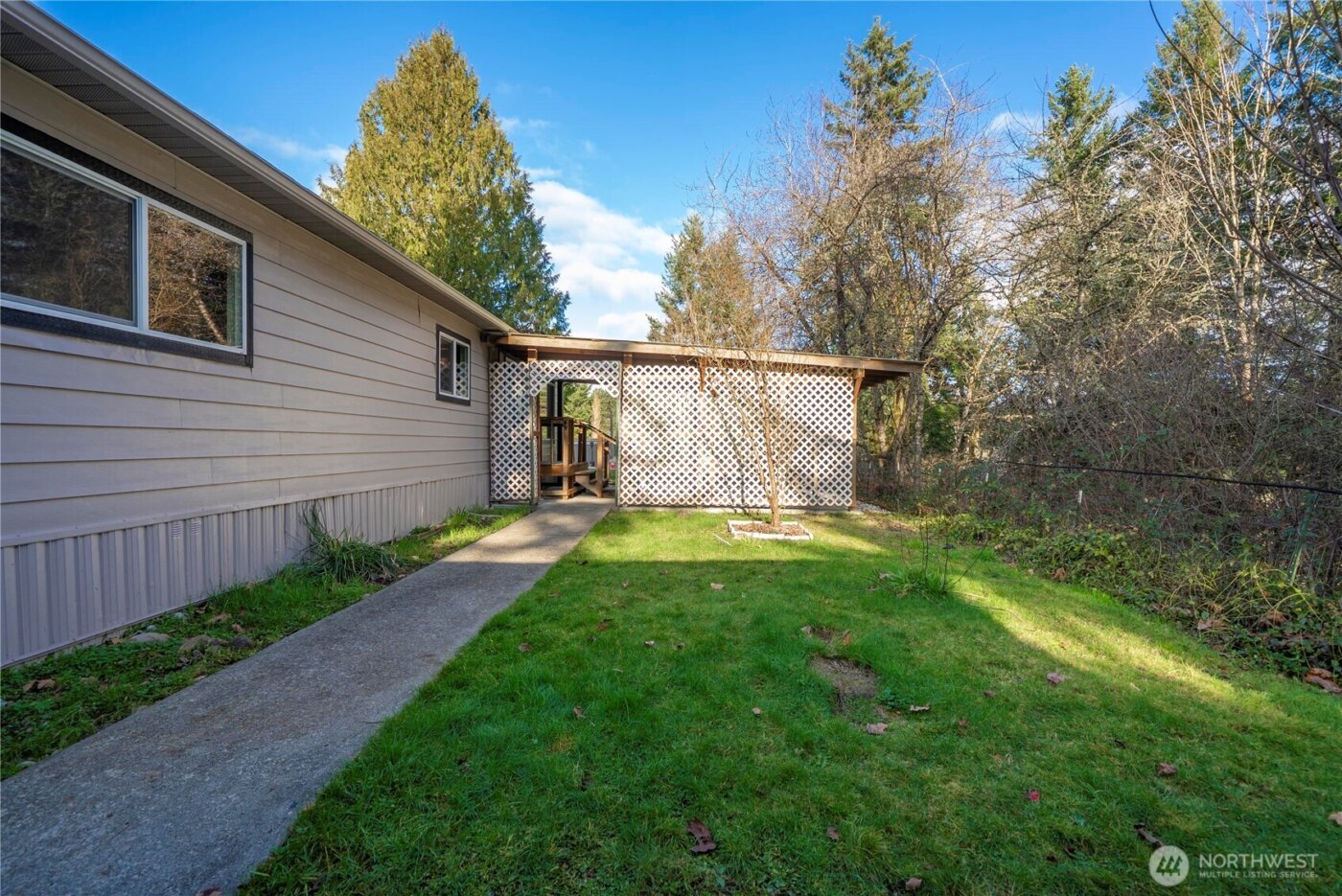 733 Tipsoo Loop S, Rainier, WA 98576