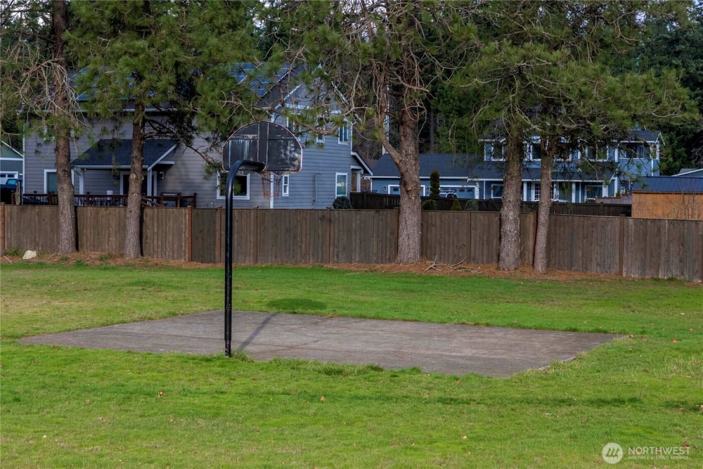 733 Tipsoo Loop S, Rainier, WA 98576