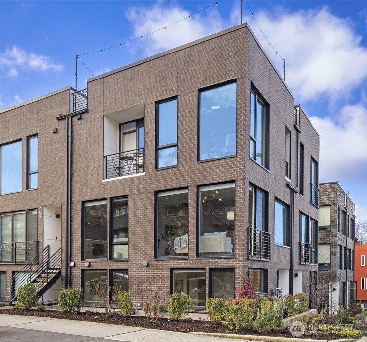 73 E Lynn St , Seattle, WA 98102-3429