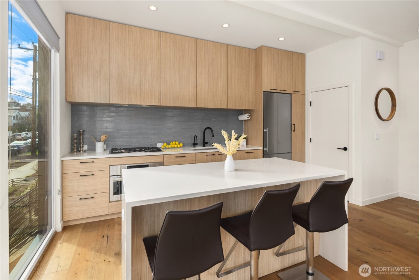 73 E Lynn St , Seattle, WA 98102-3429