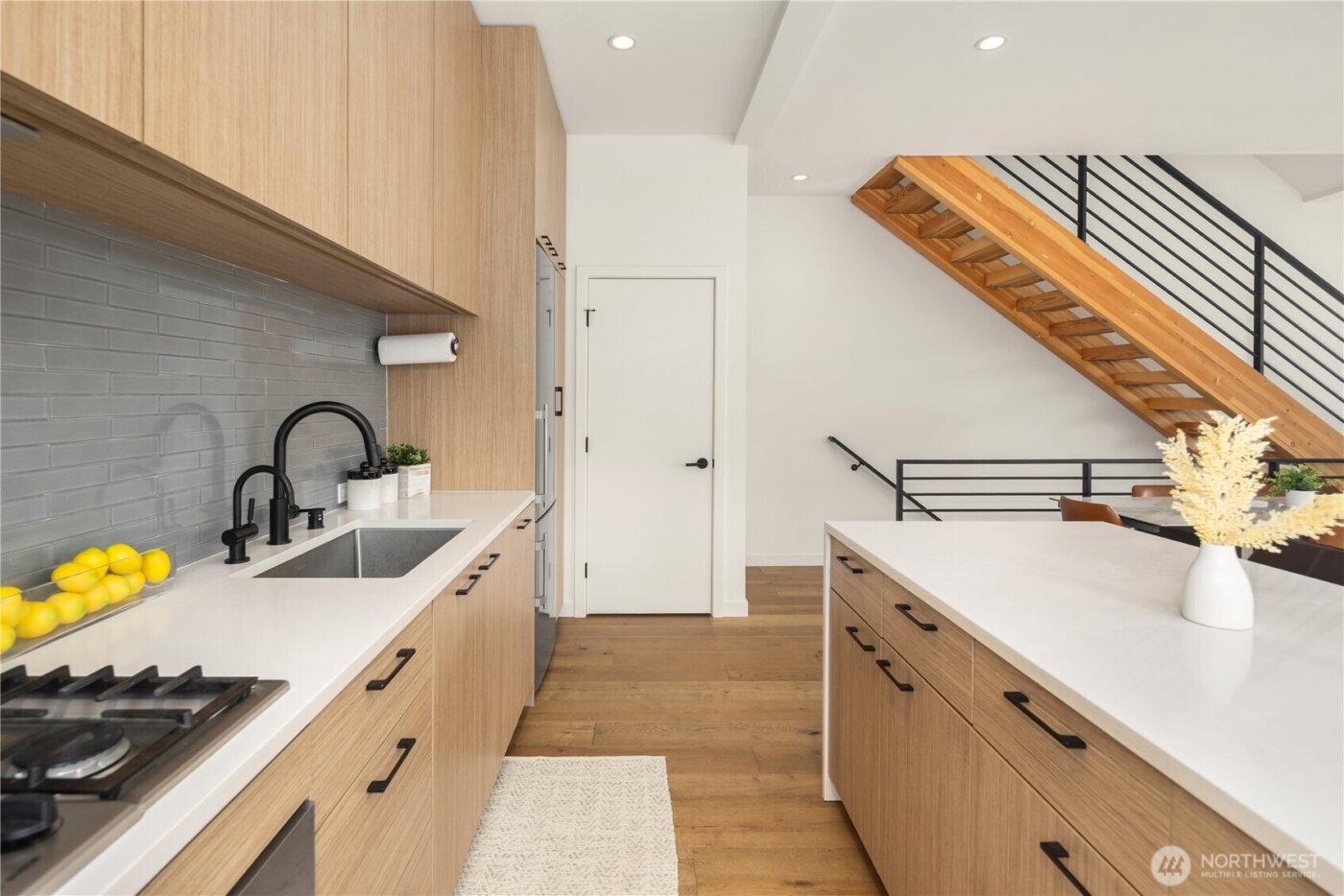 73 E Lynn St , Seattle, WA 98102-3429