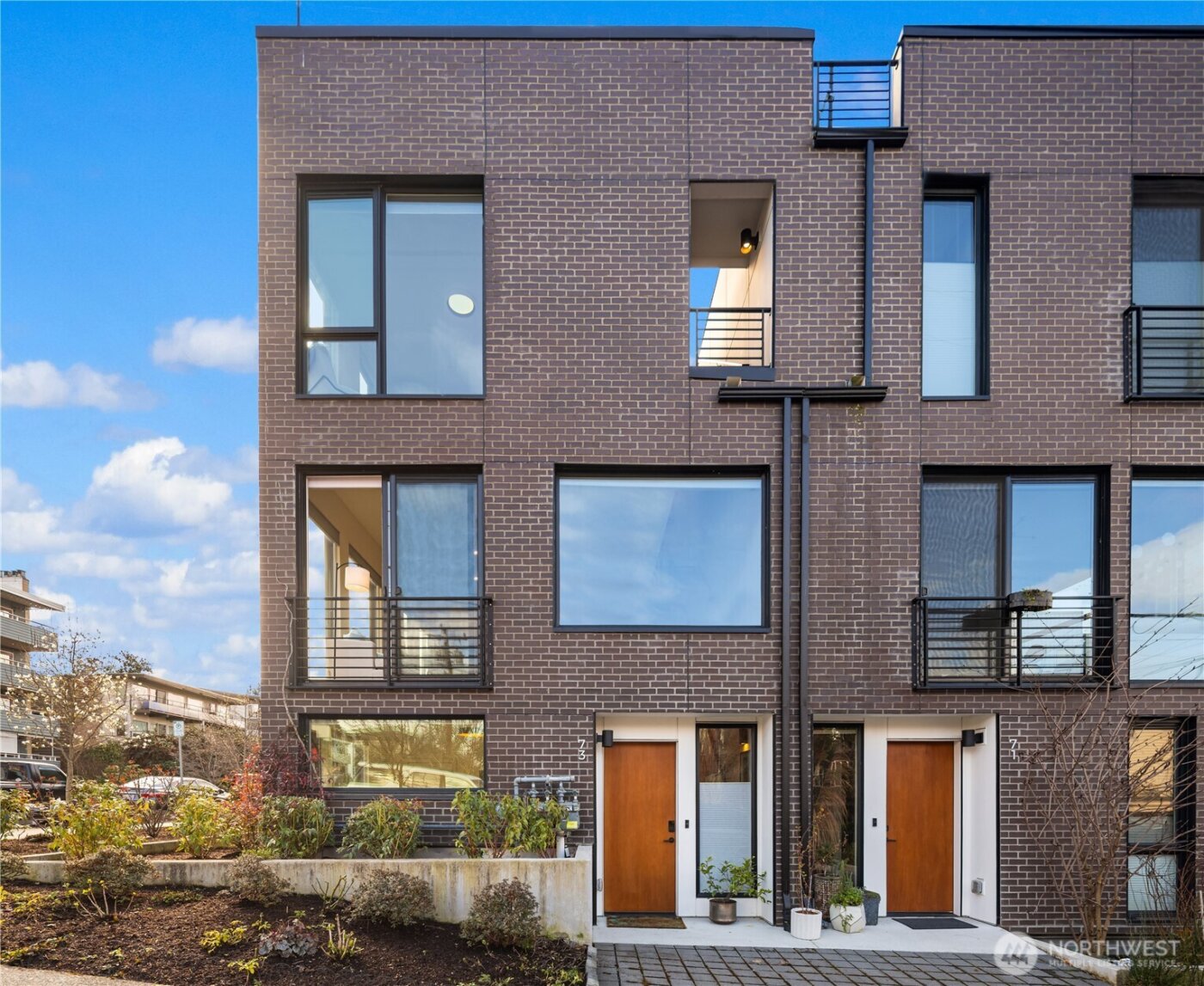 73 E Lynn St , Seattle, WA 98102-3429