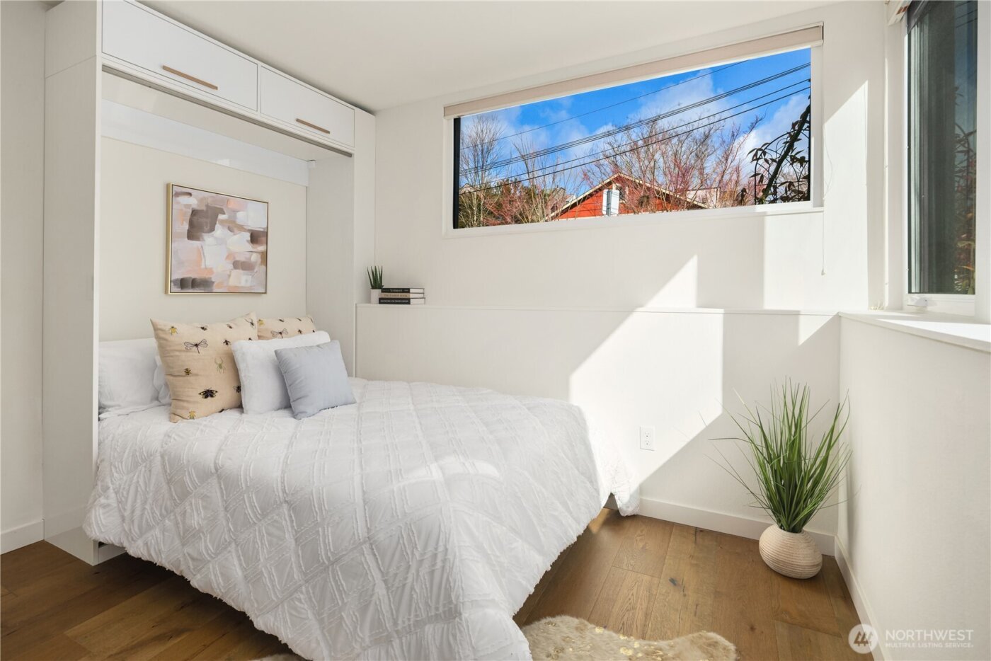 73 E Lynn St , Seattle, WA 98102-3429