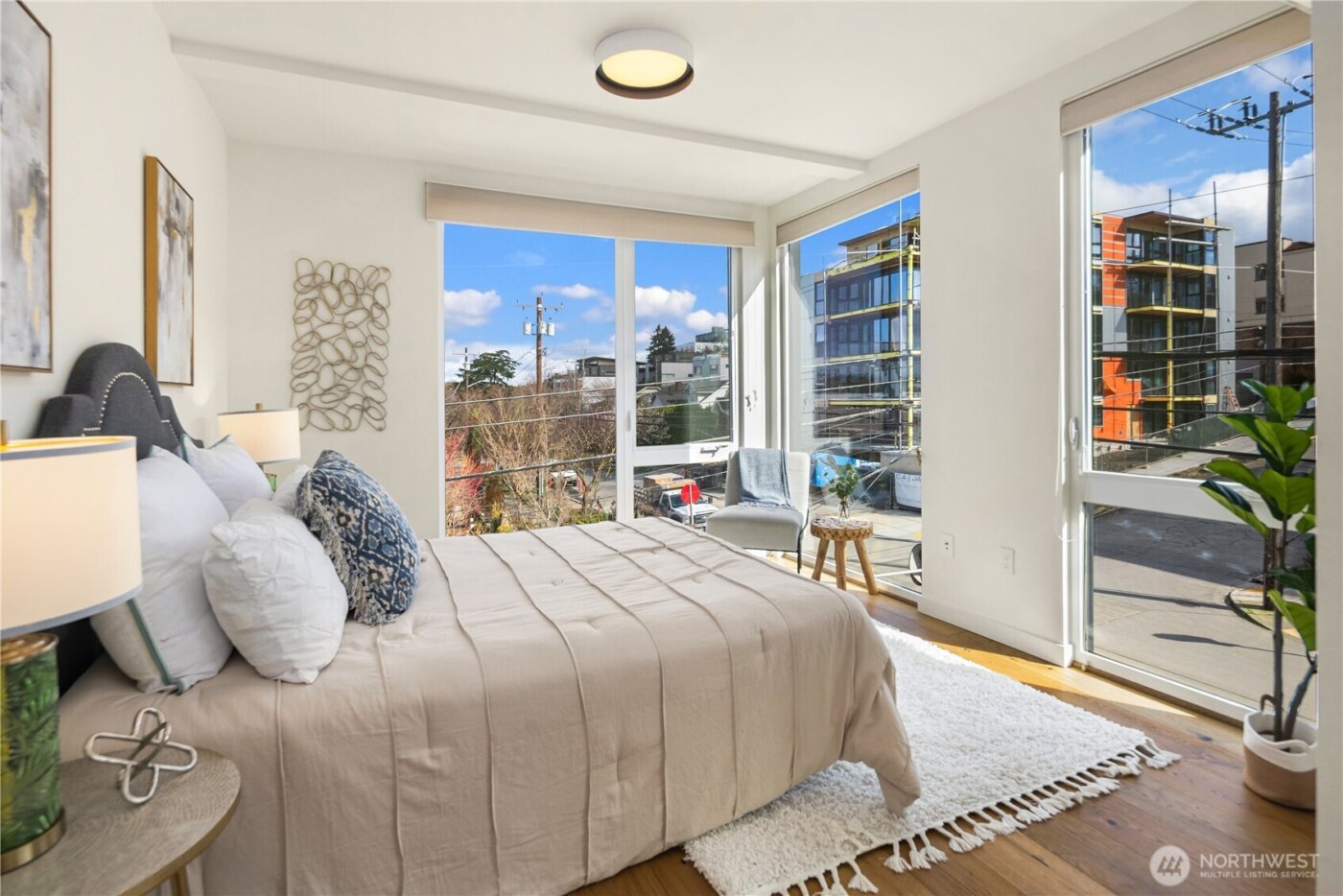 73 E Lynn St , Seattle, WA 98102-3429