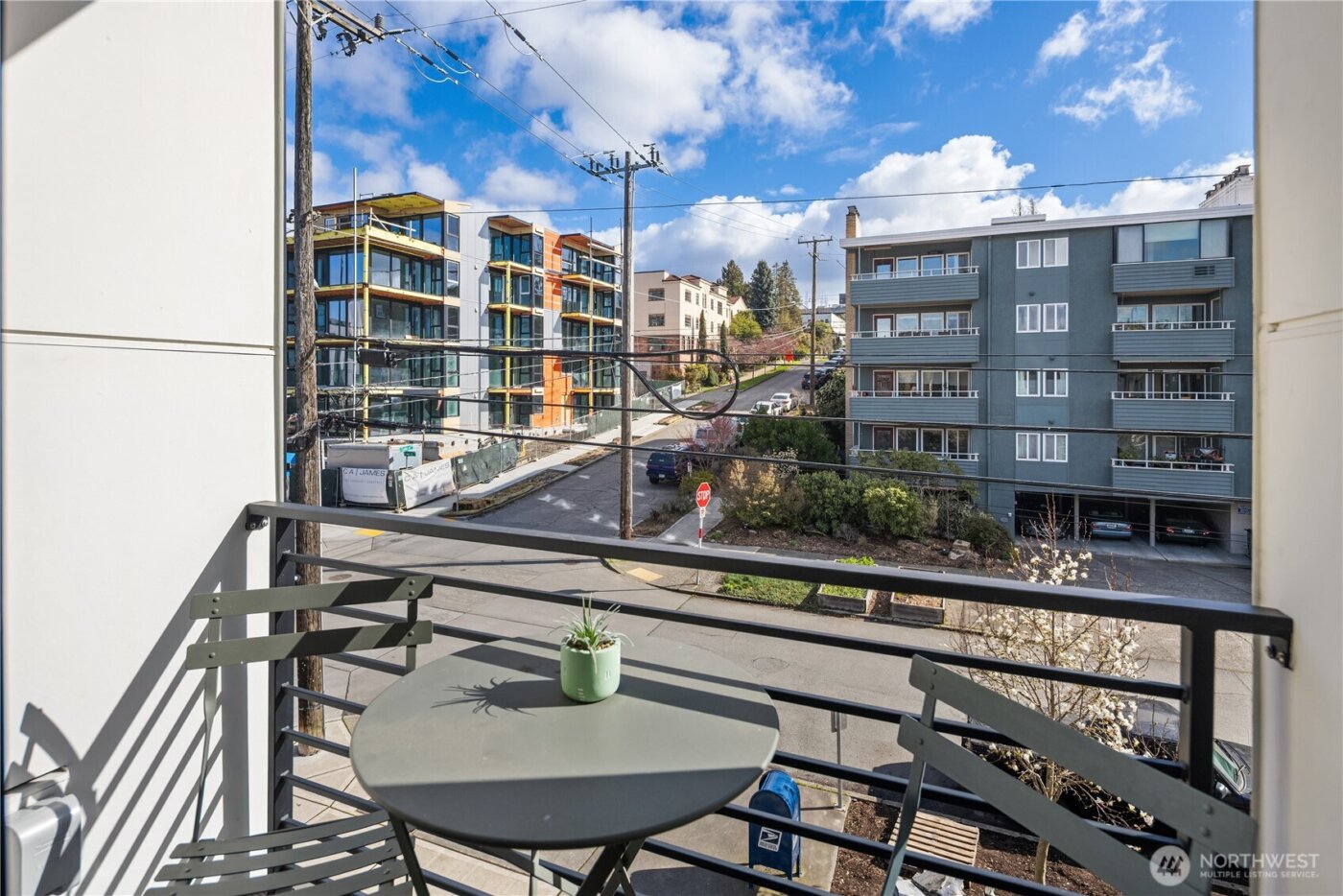 73 E Lynn St , Seattle, WA 98102-3429