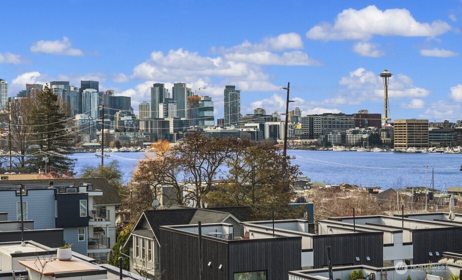 73 E Lynn St , Seattle, WA 98102-3429