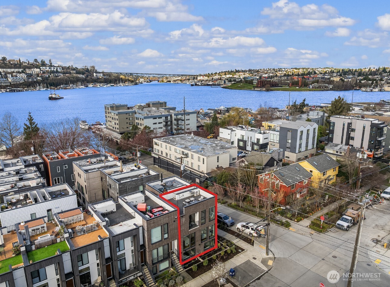 73 E Lynn St , Seattle, WA 98102-3429