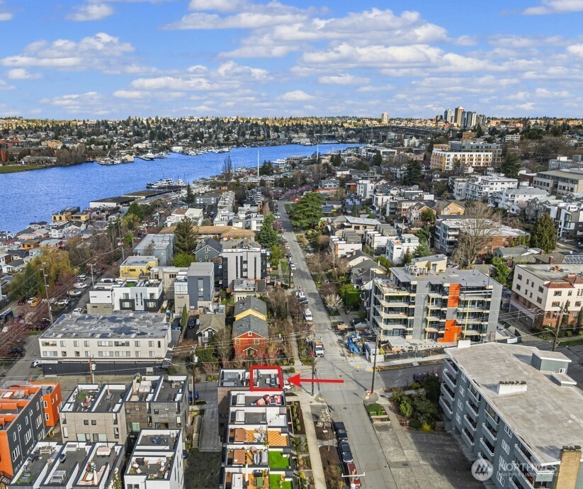 73 E Lynn St , Seattle, WA 98102-3429