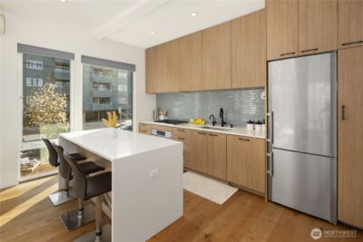 73 E Lynn St , Seattle, WA 98102-3429 - Photo 8