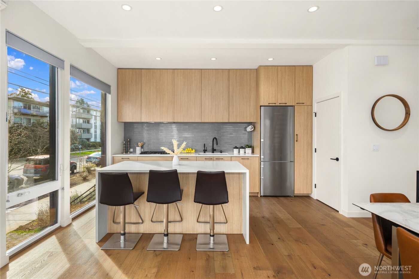 73 E Lynn St , Seattle, WA 98102-3429