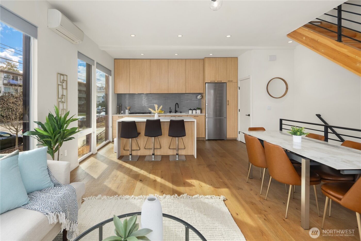 73 E Lynn St , Seattle, WA 98102-3429