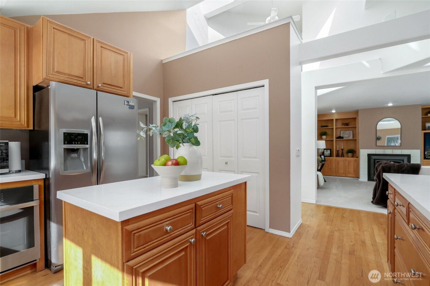 15920 NE 51st St , Redmond, WA 98052