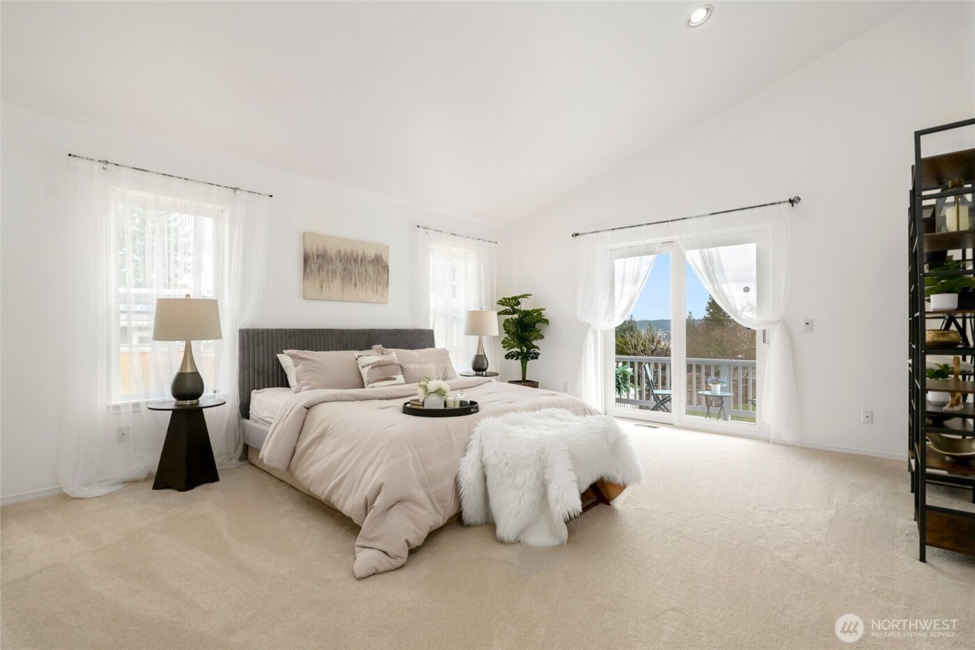 15920 NE 51st St , Redmond, WA 98052