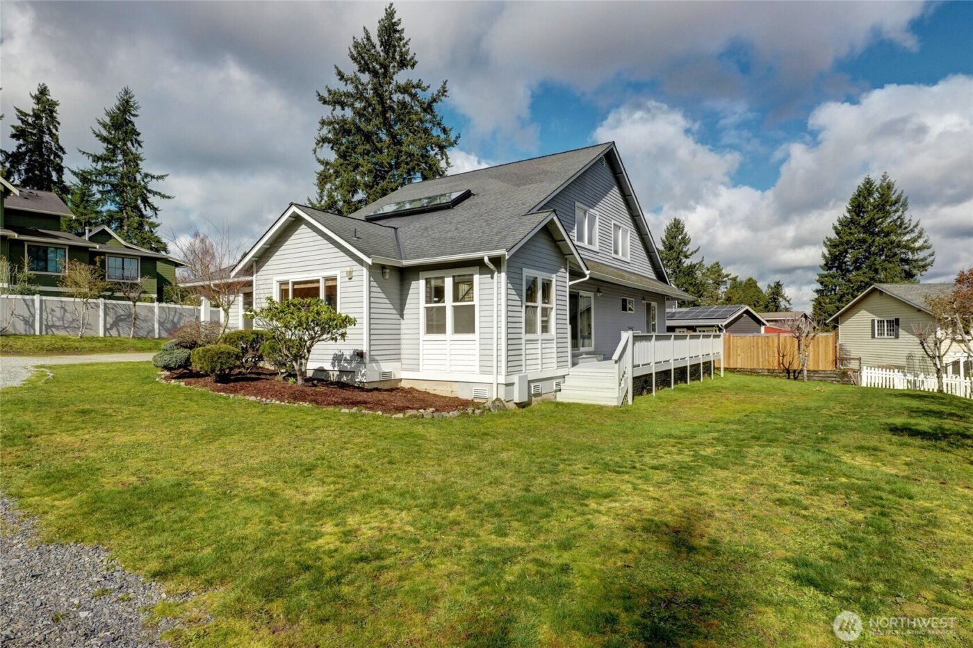 15920 NE 51st St , Redmond, WA 98052