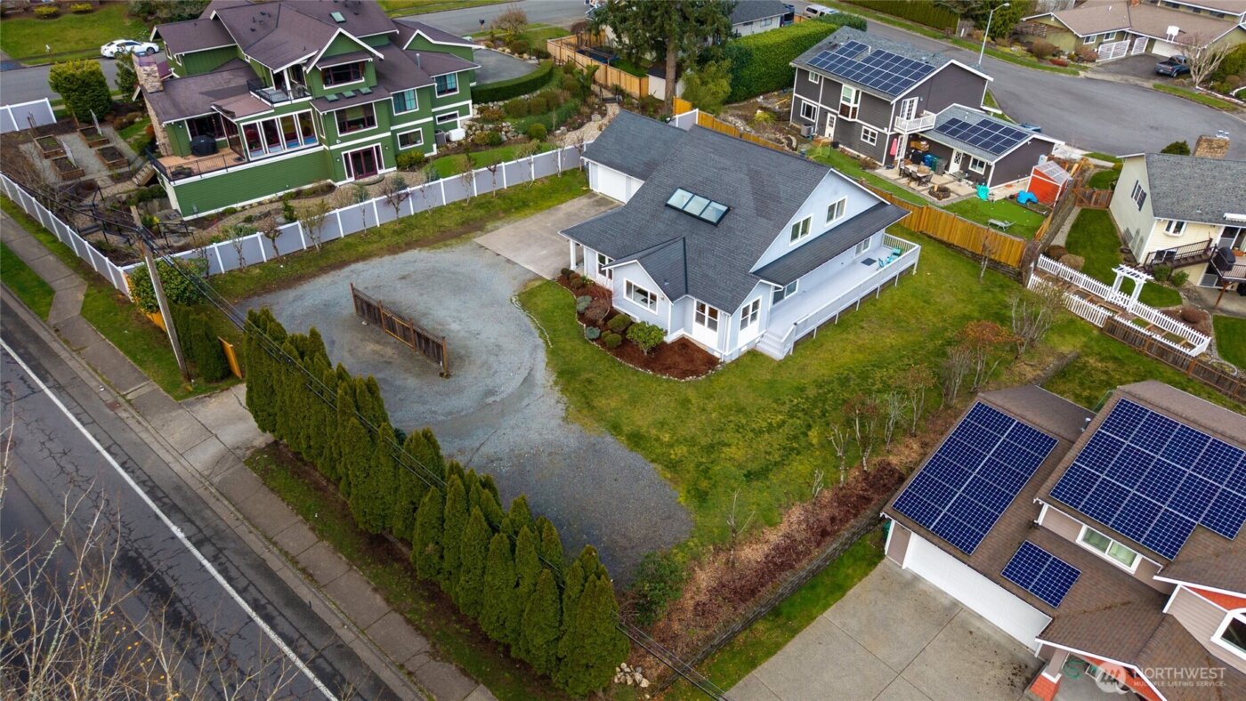 15920 NE 51st St , Redmond, WA 98052