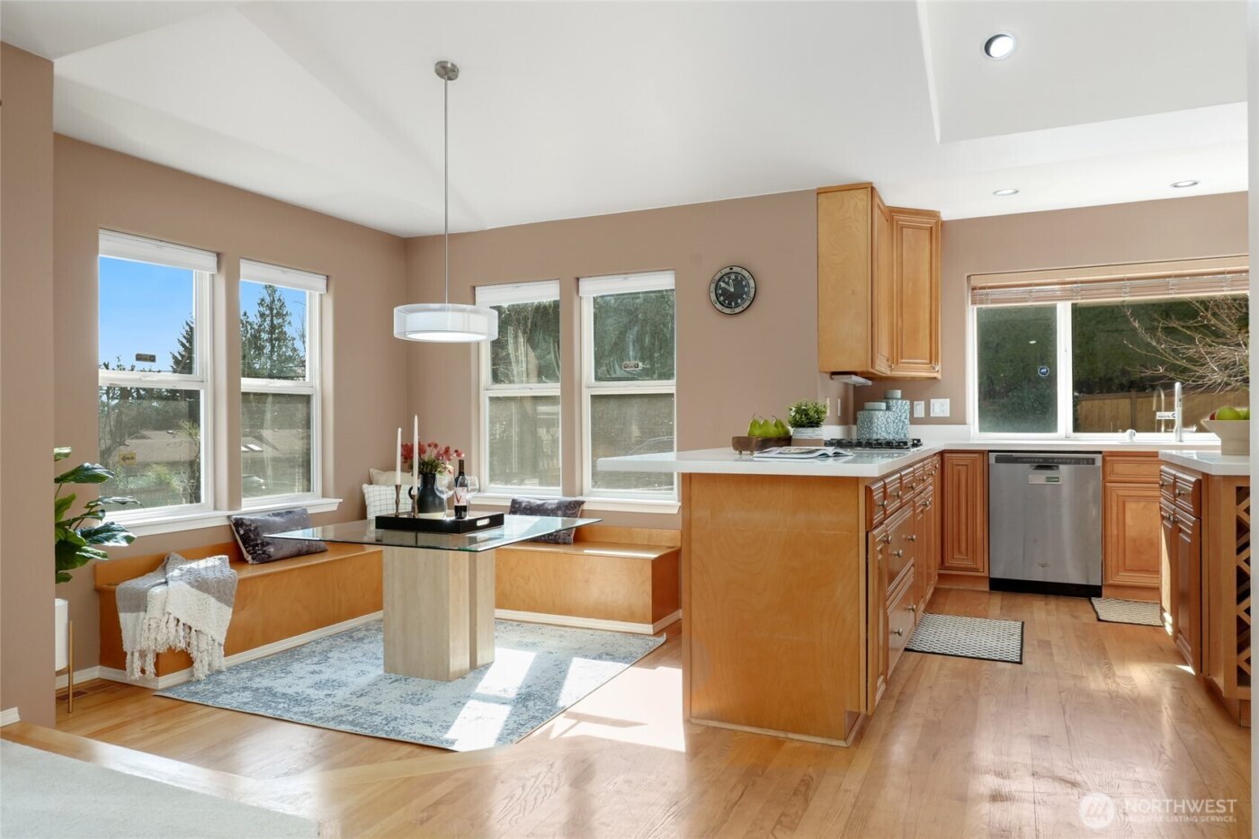 15920 NE 51st St , Redmond, WA 98052