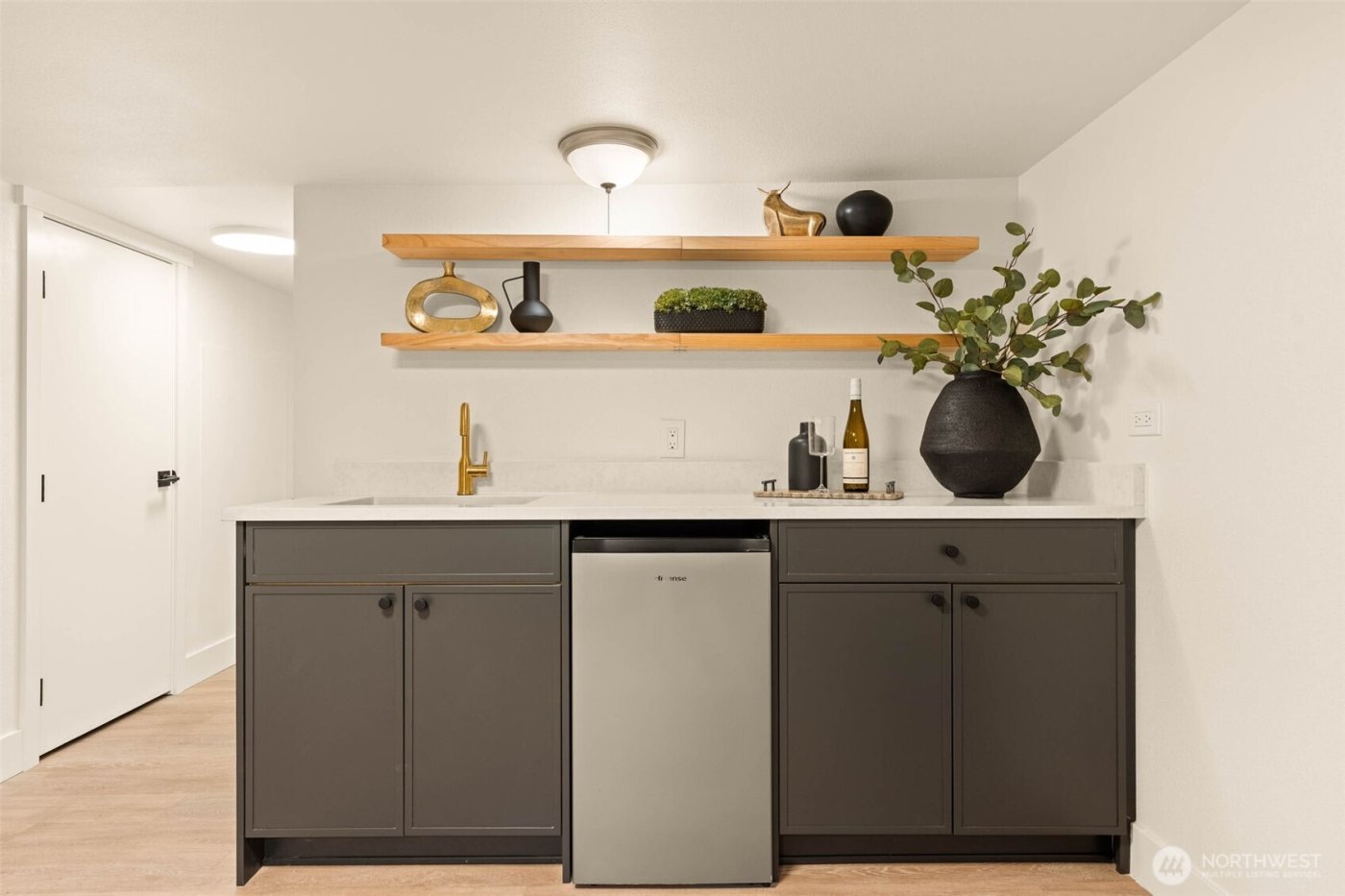 935 A NW 61st Street , Seattle, WA 98107