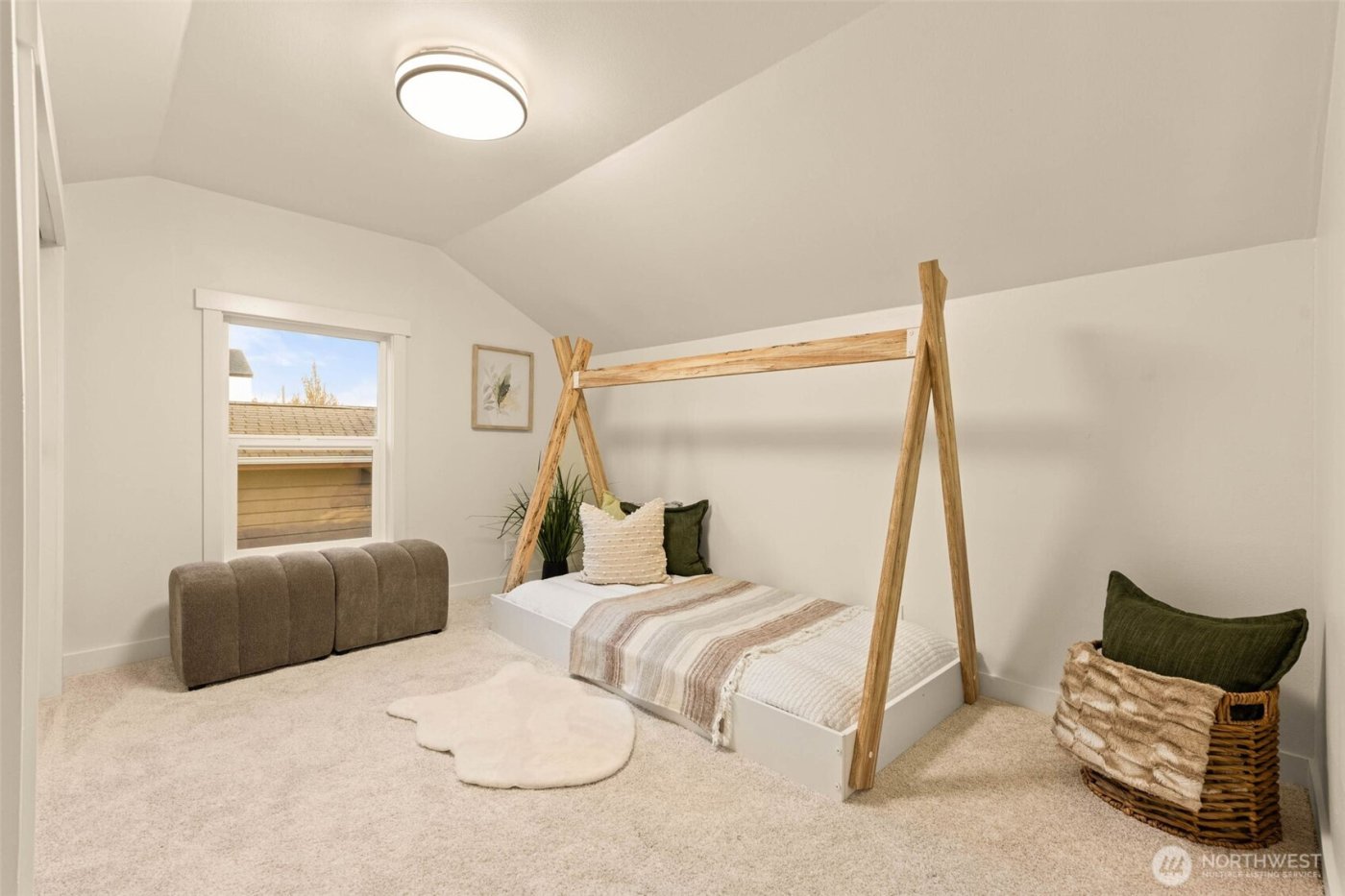 935 A NW 61st Street , Seattle, WA 98107