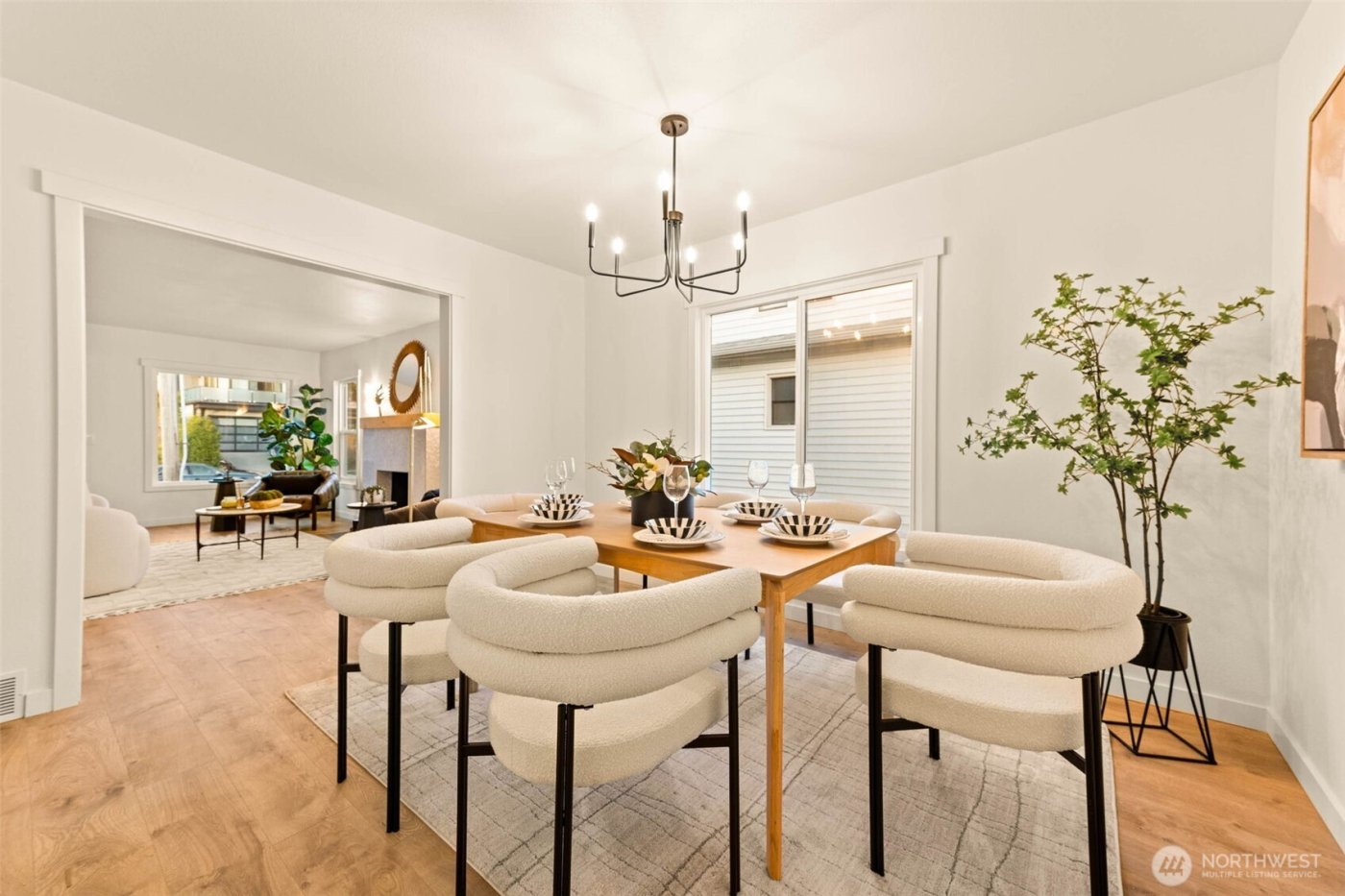 935 A NW 61st Street , Seattle, WA 98107