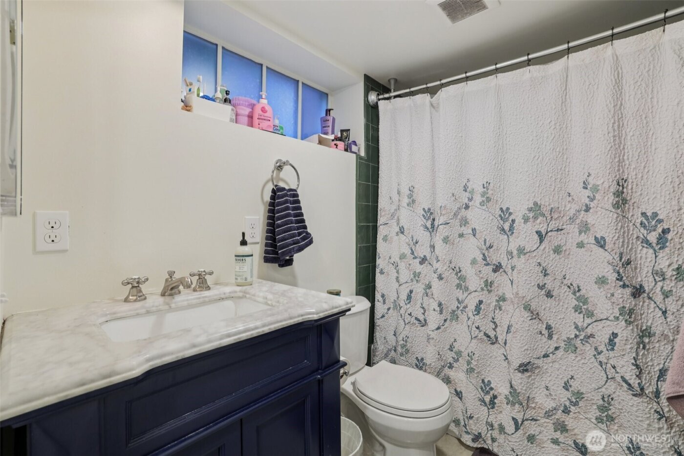 5230 16th Avenue NE, Seattle, WA 98105