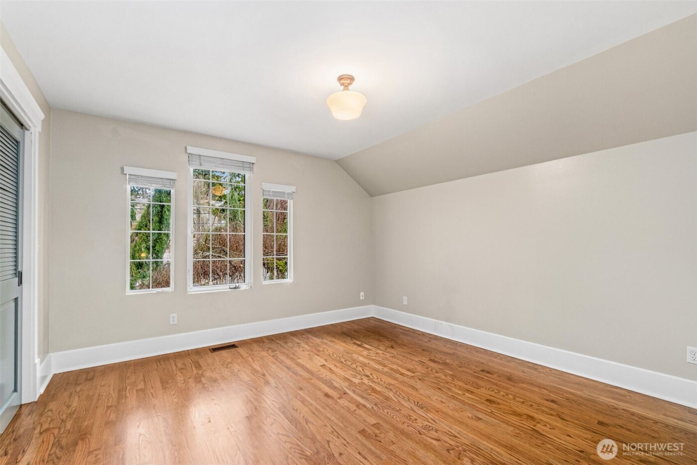 9510 9th Avenue NW, Seattle, WA 98117