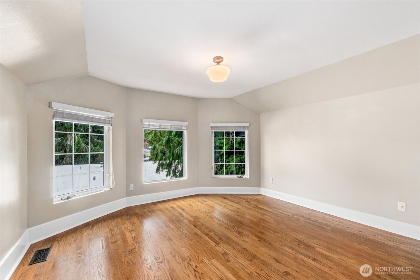 9510 9th Avenue NW, Seattle, WA 98117