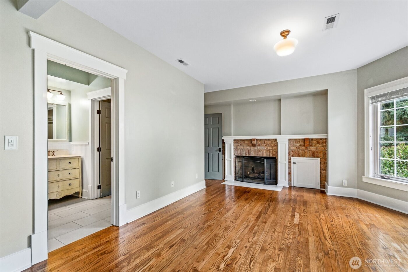 9510 9th Avenue NW, Seattle, WA 98117