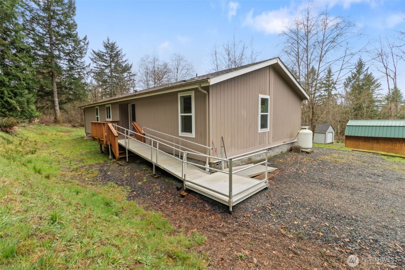 126 Burchett Rd , Onalaska, WA 98570-9402