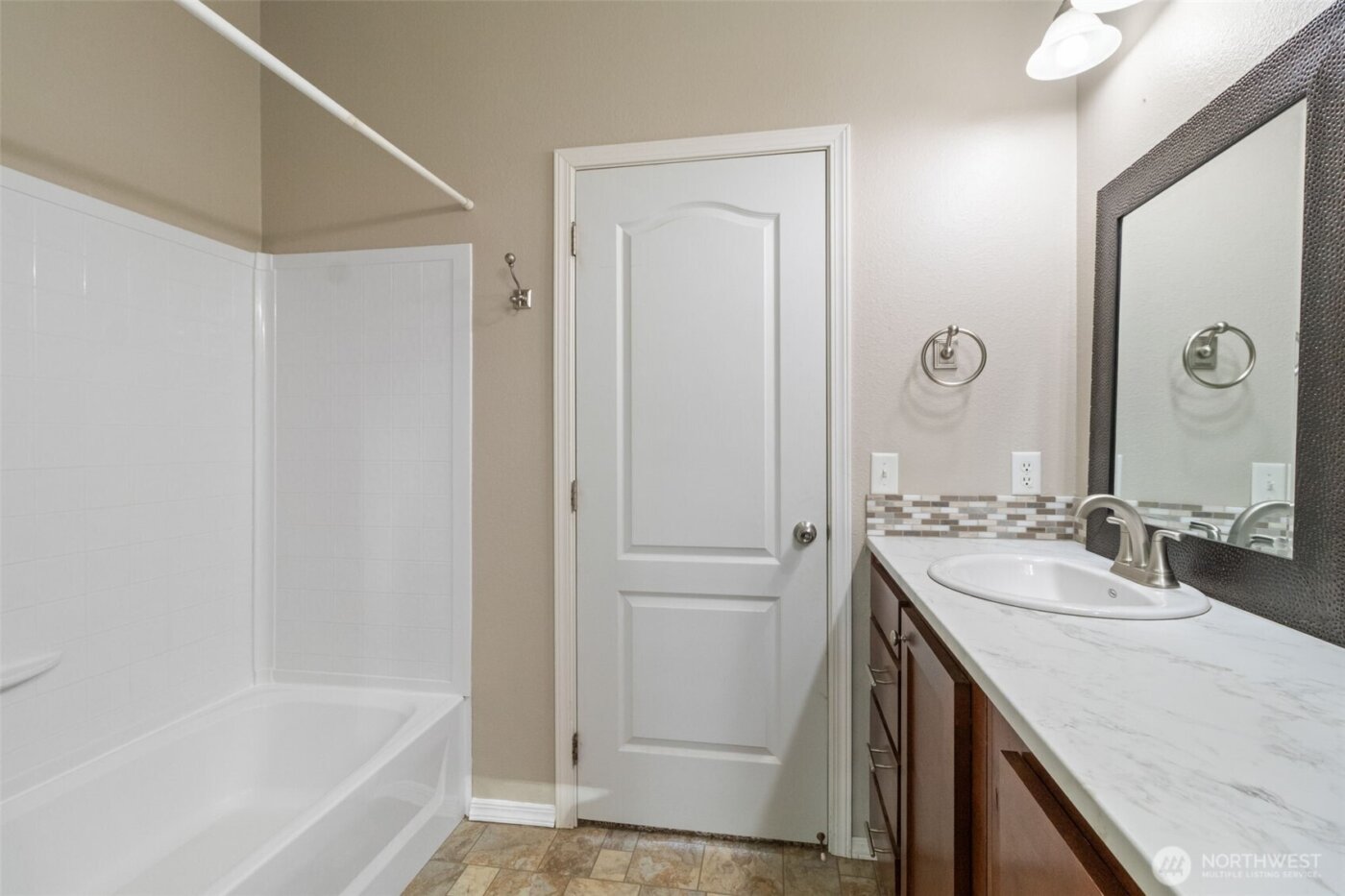 126 Burchett Rd , Onalaska, WA 98570-9402