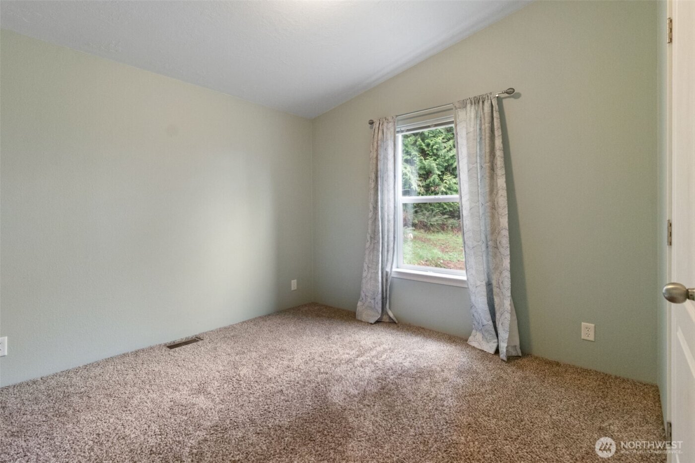 126 Burchett Rd , Onalaska, WA 98570-9402