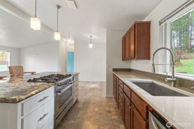 126 Burchett Rd , Onalaska, WA 98570-9402 - Photo 9